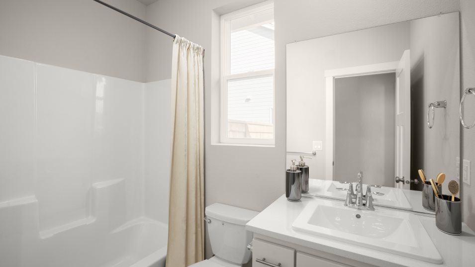 Carlton Bathroom 2