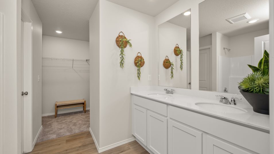Armstrong owners suite bathroom