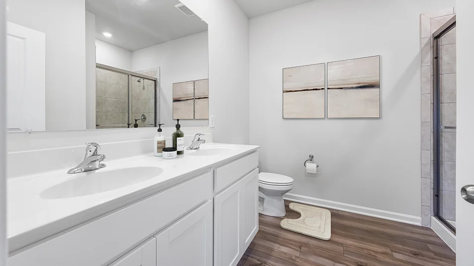 1572 Exeter Owners Bath F1