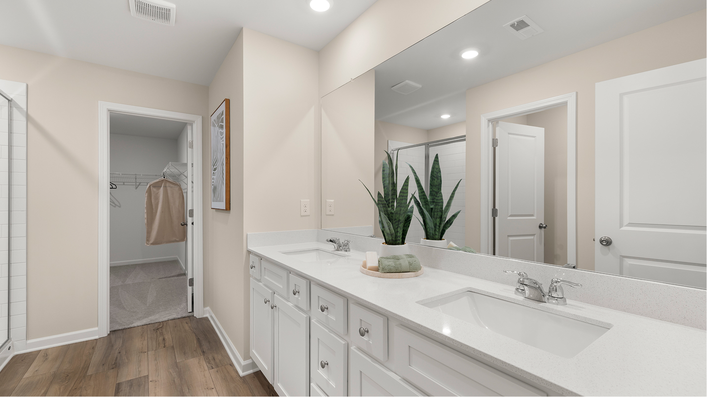 7653 Portland Owners Bath 1of2 F2 Base2 081225