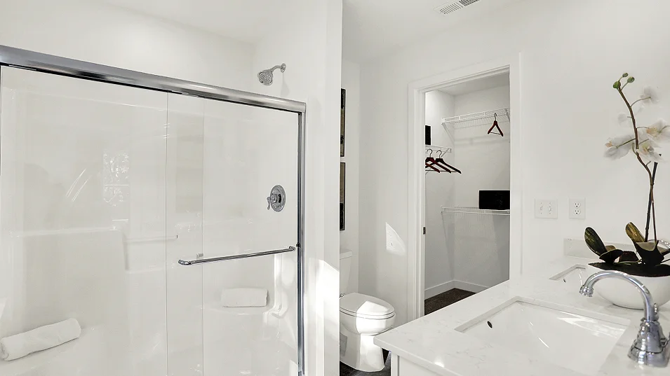 1783 Trenton Owners Bath 2of2 F2