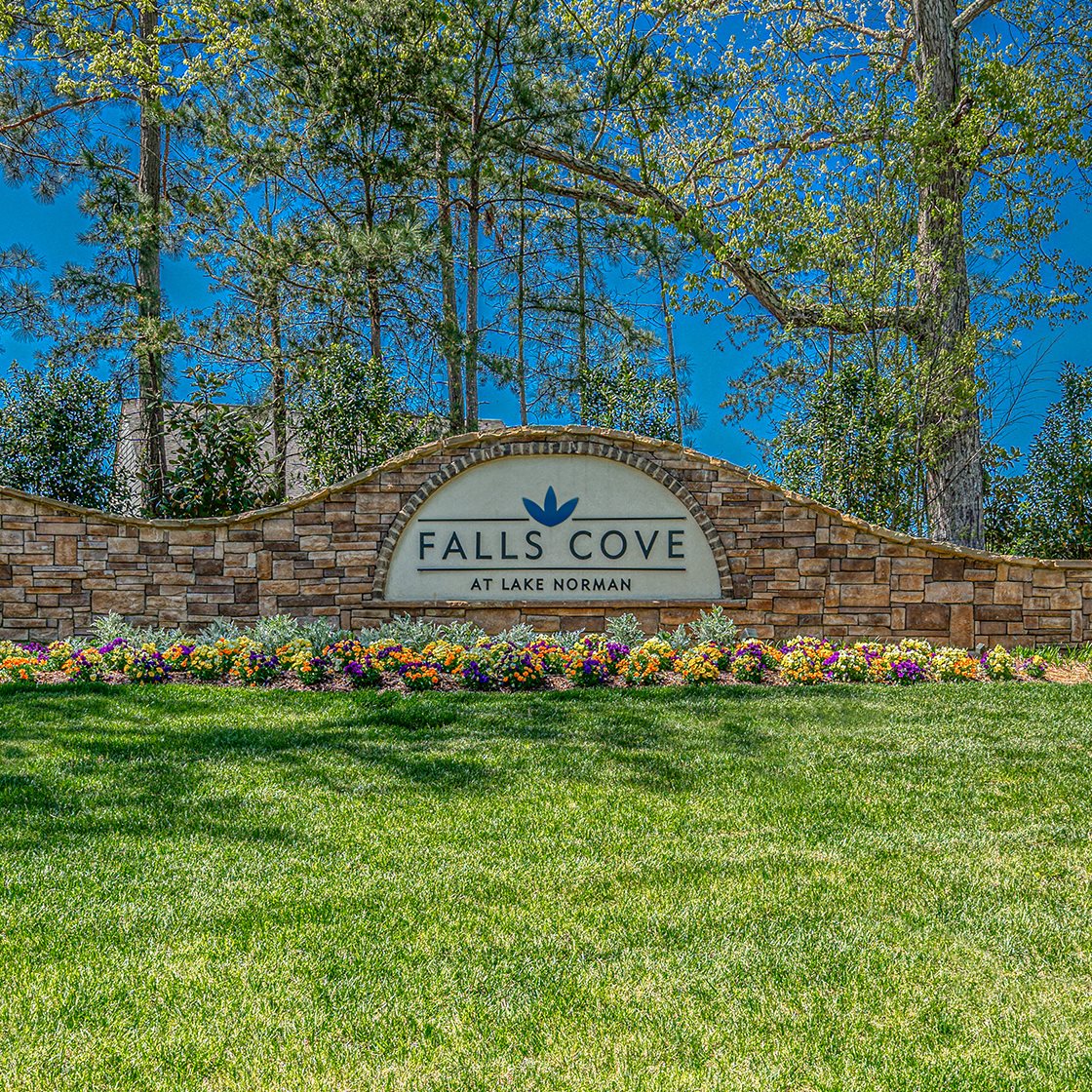 IMAGE: Falls Cove at Lake Norman Entry Monument
