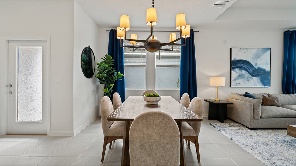 1713 Venice Dining 1of2 F1