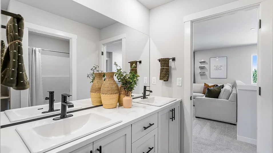 3376 Sellwood Bath2 1of3 F2 Base3