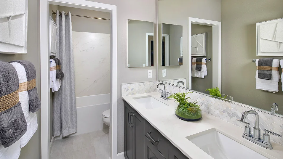 Radius Hill District Res2 Bath2 F2