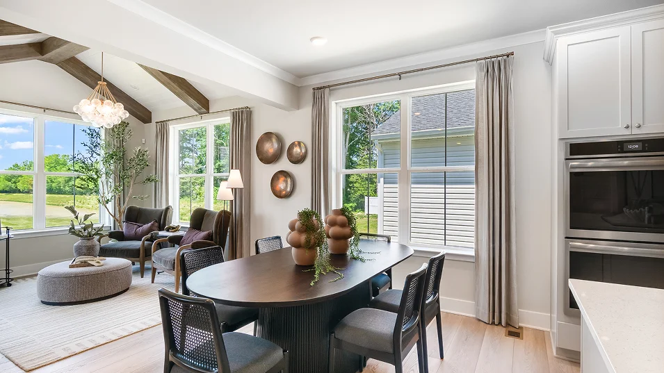 1484 Savannah Dining 1of2 F1