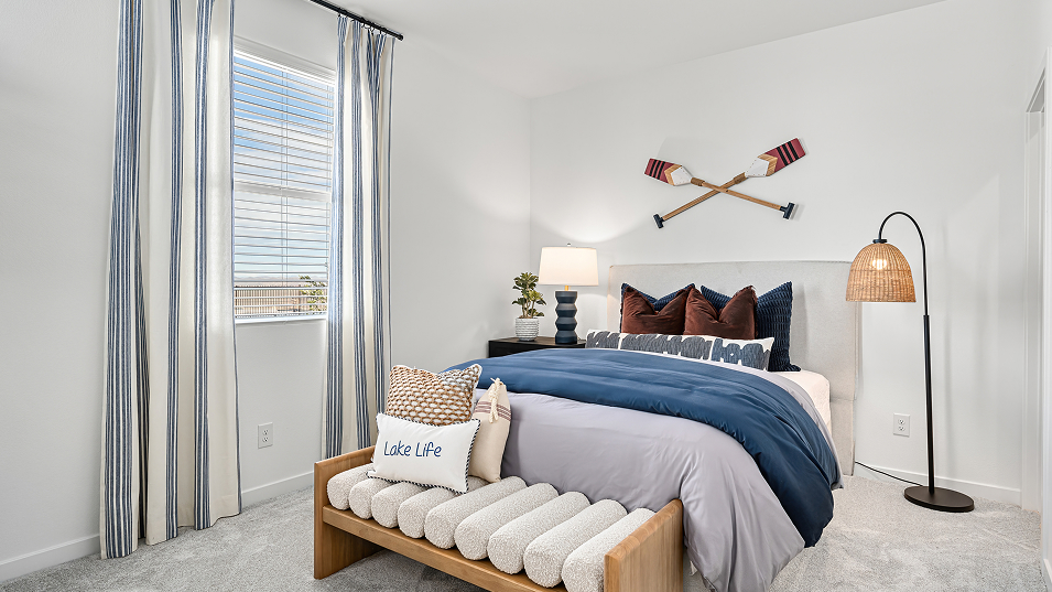 2668 Antoinette Bed2 1of2 F1 Base2