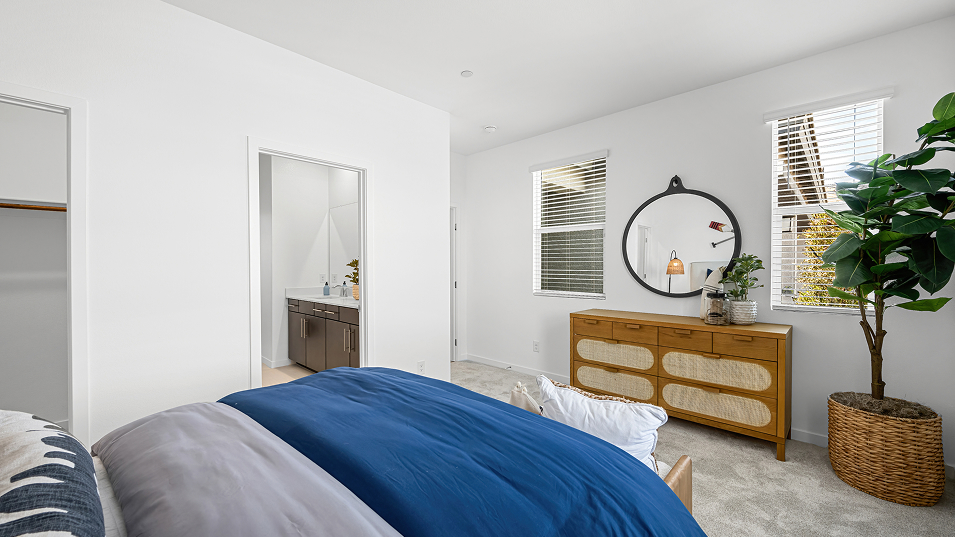 2668 Antoinette Bed2 2of2 F1 Base2