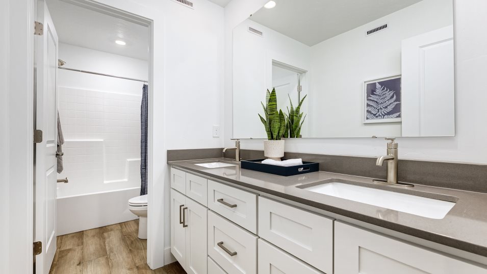 Plan 2542 Bathroom 2