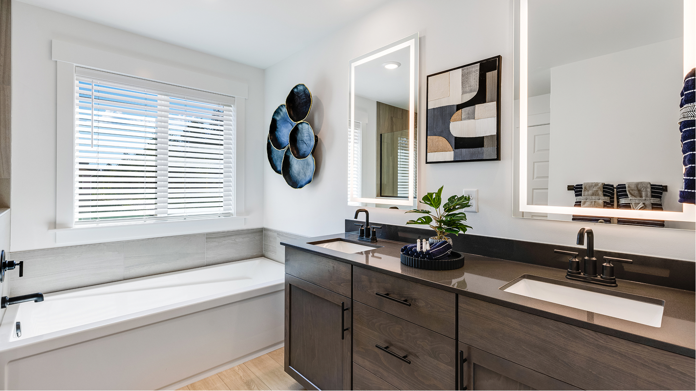 2350 Hickory II Owners Bath 1of3 F2 Base2