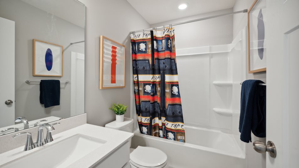 Alden II bathroom 2