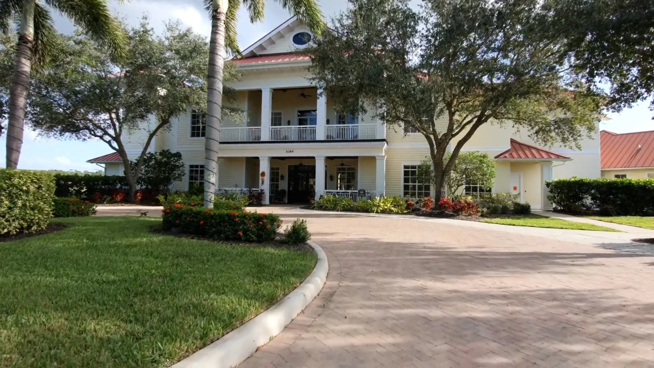 Hampton Lakes at River Hall clubhouse