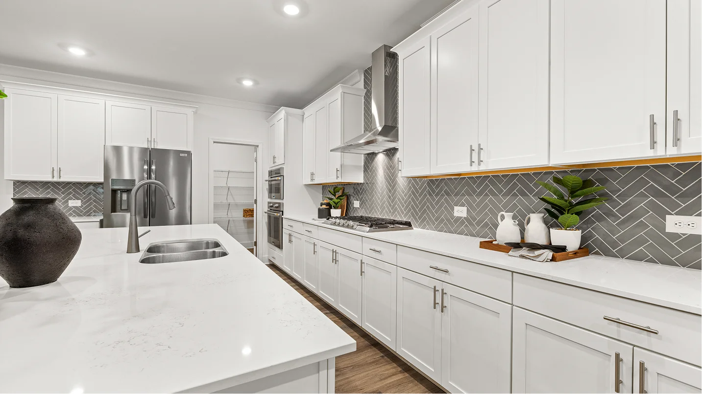 7932 Crestwood Kitchen 2of3 F1 091025