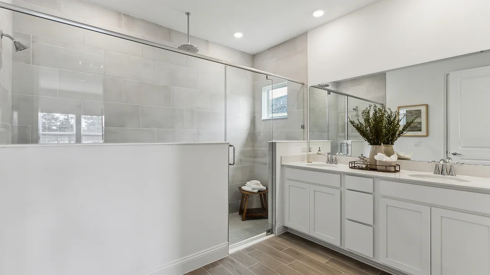 2106 Charle II Owners Bath 2of2 F1 Base2 9 26 25