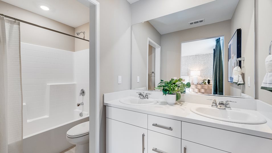 Solstice Res 2 Owner's Suite Bathroom