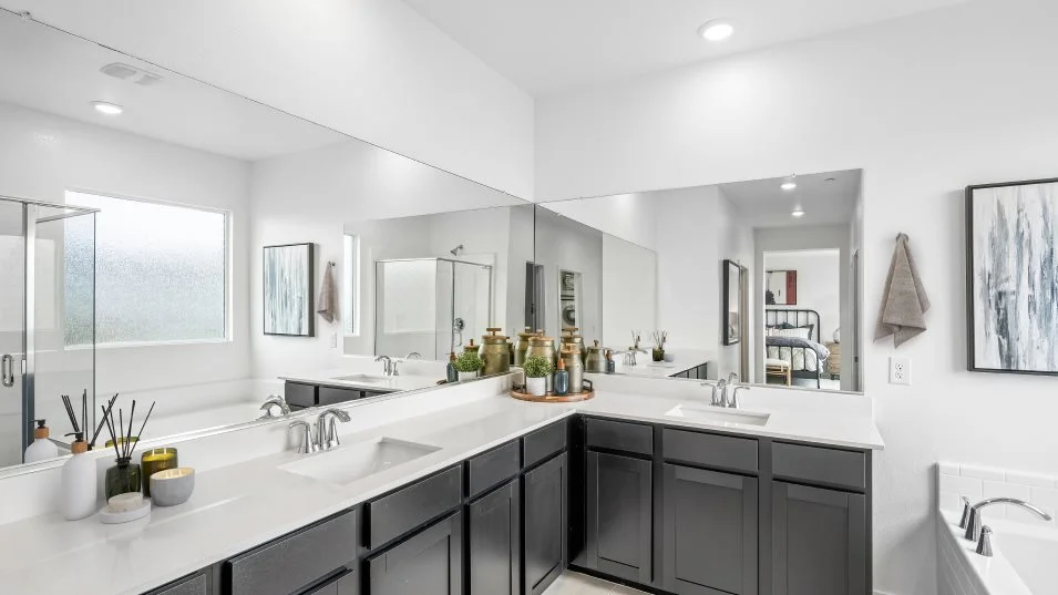 Elliot Owner's Suite Bathroom