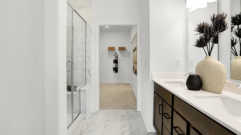 9232 Fletcher Owners Bath 1of2 F1 Base2