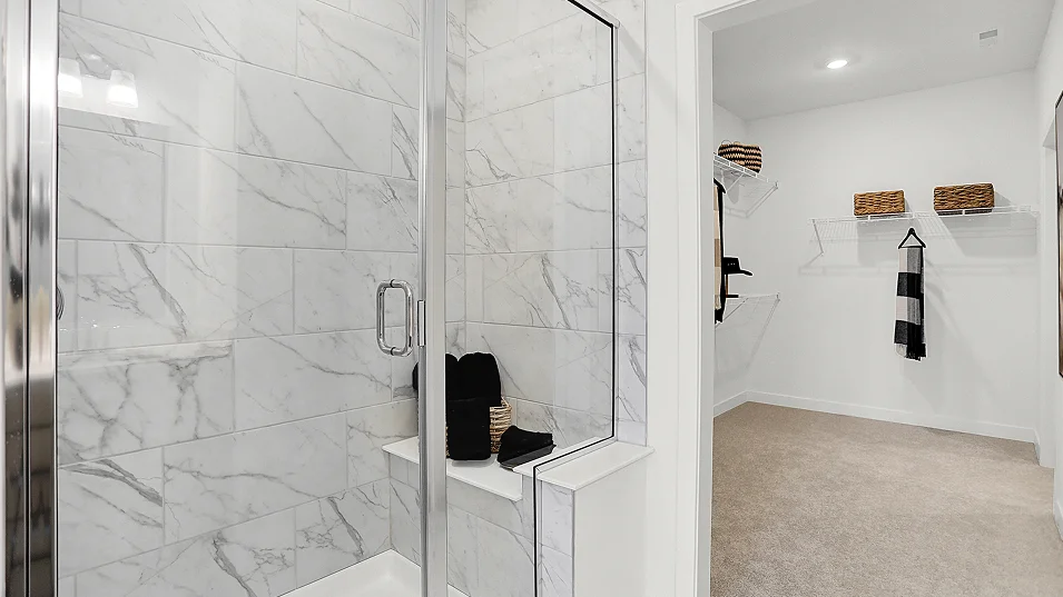 9232 Fletcher Owners Bath 2of2 F1 Base2