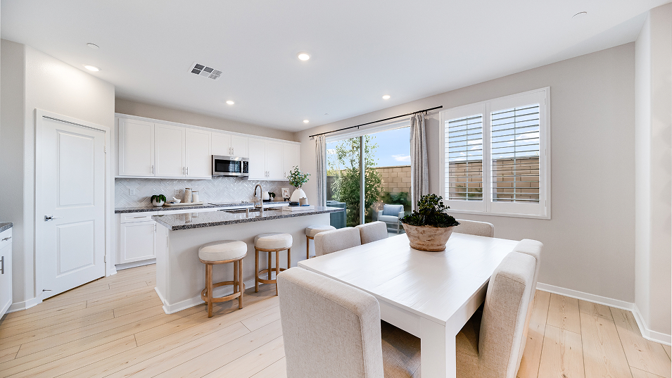 Glennview Springhill Res3 Dining 2of2 F1