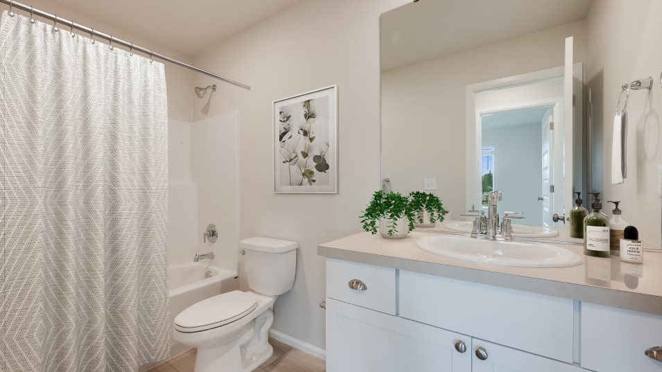 Bailey II Bathroom 3