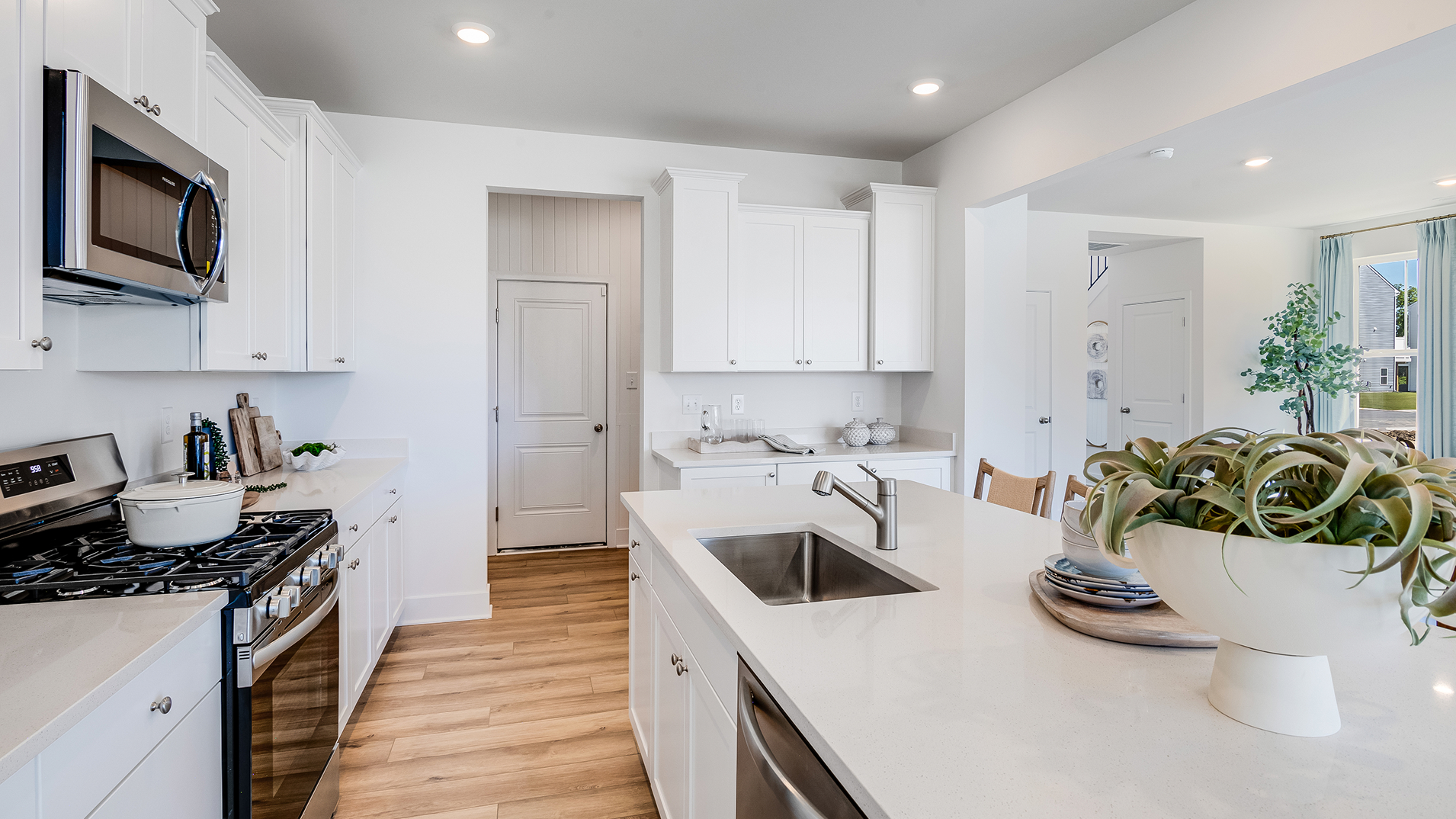 2412 Madison Kitchen 2of2 F1