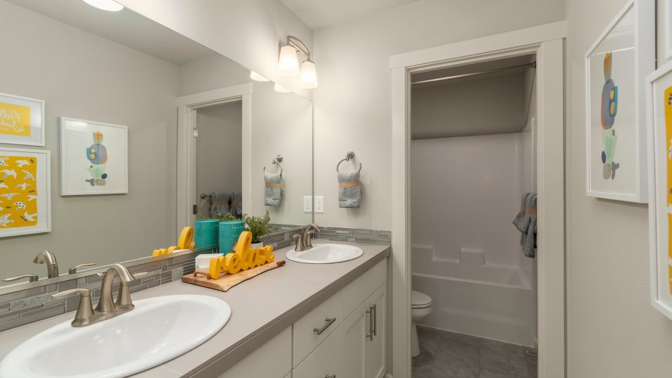 Magnolia Bathroom 2