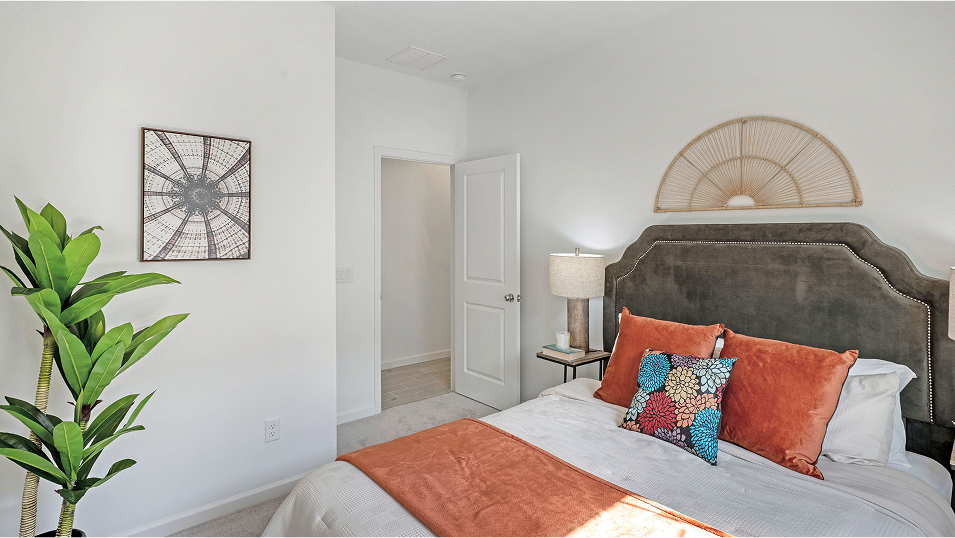 2106 Charle II Bed2 2of4