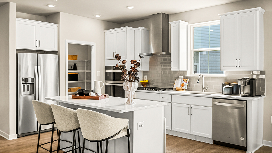 1717 Solano Kitchen 2of9 Base3 5 12 25