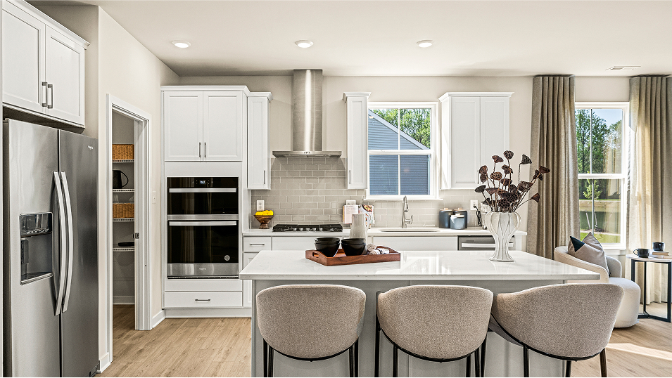 1717 Solano Kitchen 5of9 Base3 5 12 25