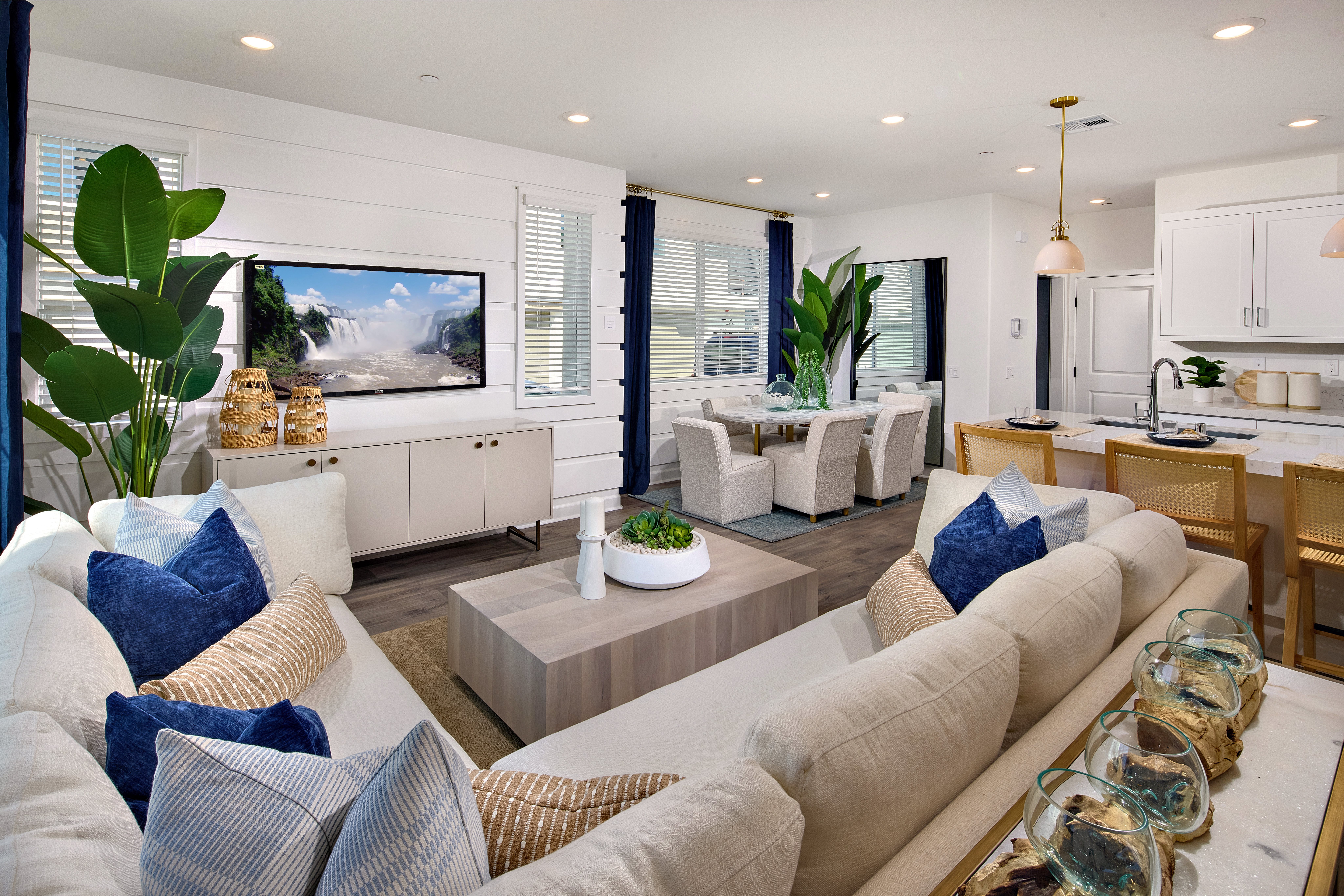 Luna Sunbow Res3 Great Room 2of3 F1