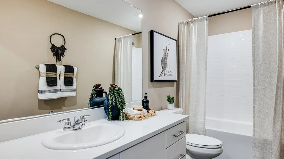 Res 3 Bath2 interior