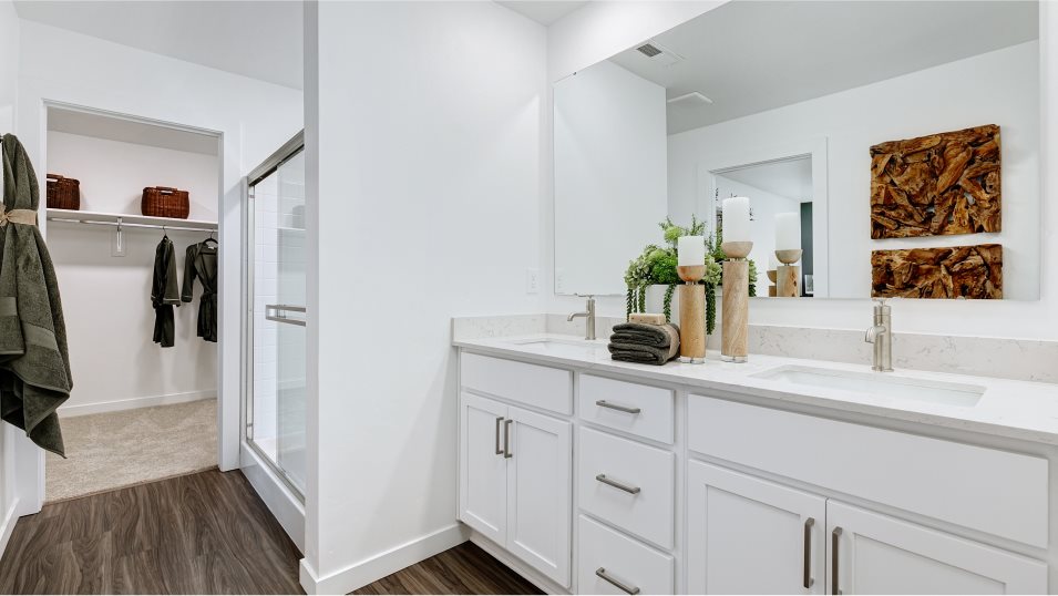 Plan 1950 Owner's Suite Bathroom