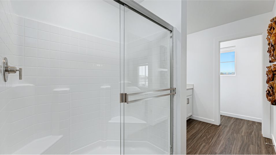 Plan 1950 Owner's Suite Bathroom