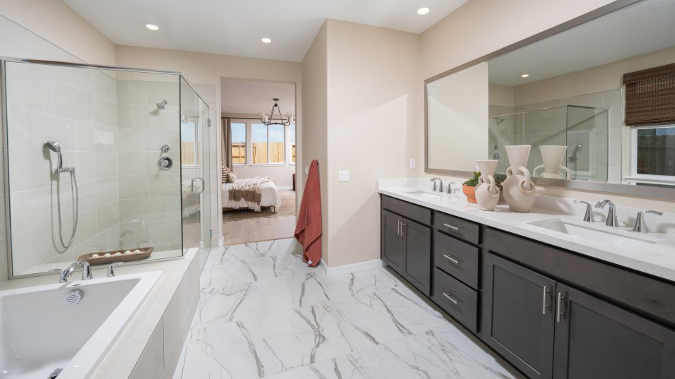 Residence 2246 Owner's Suite Bathroom