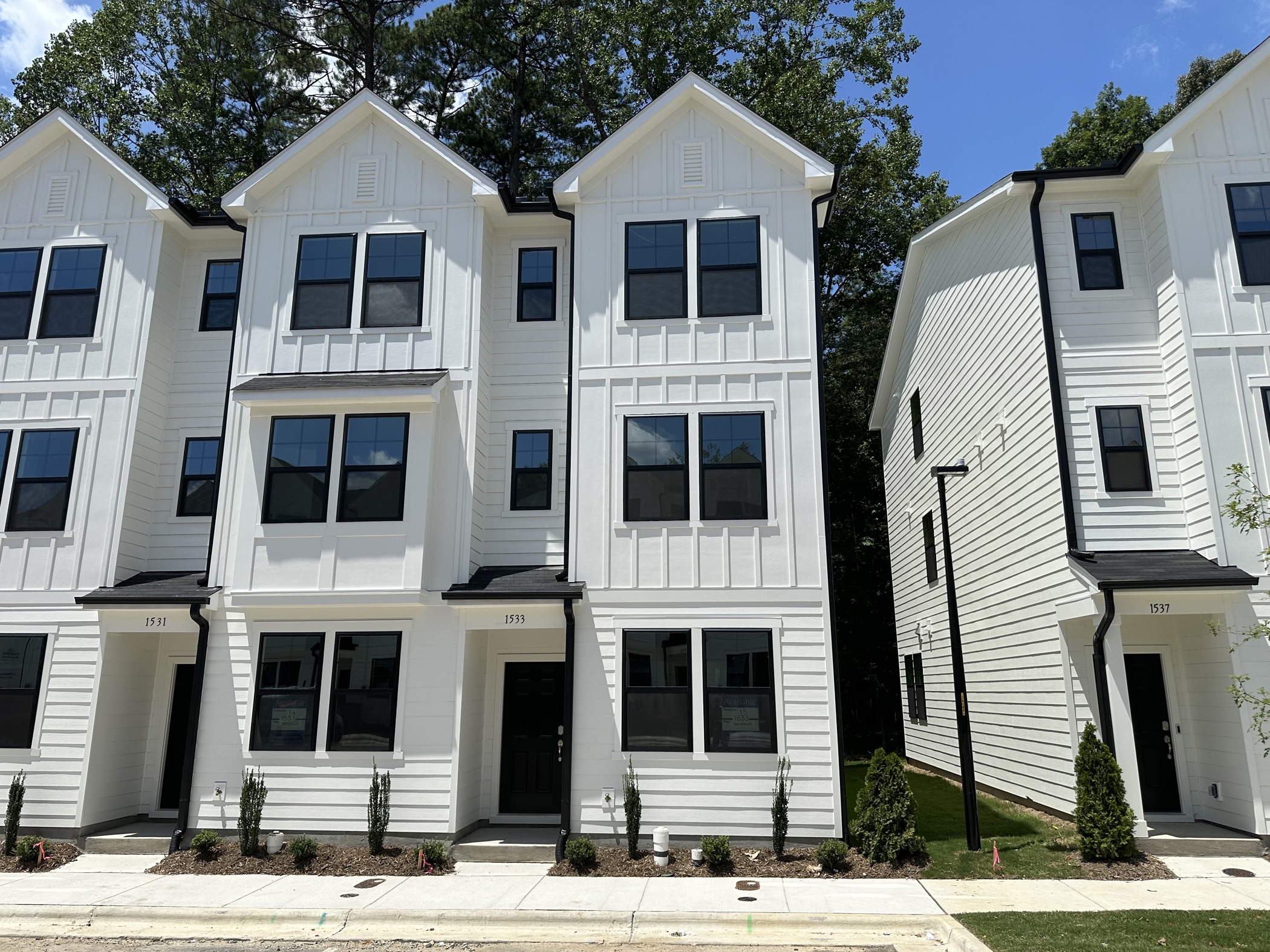 Crescent Townes Savannah Front 1of1