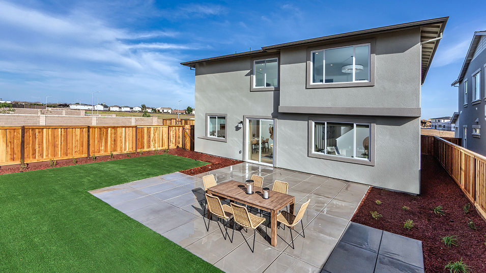 Gilmore Denali Vera Exterior Backyard 1of2