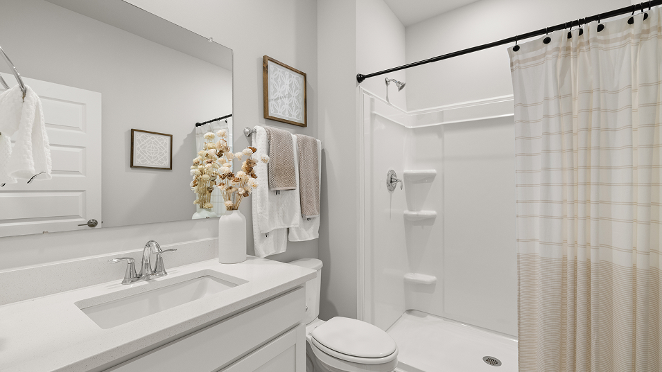 2572 Medallion II Bath2 F1 8 27 25