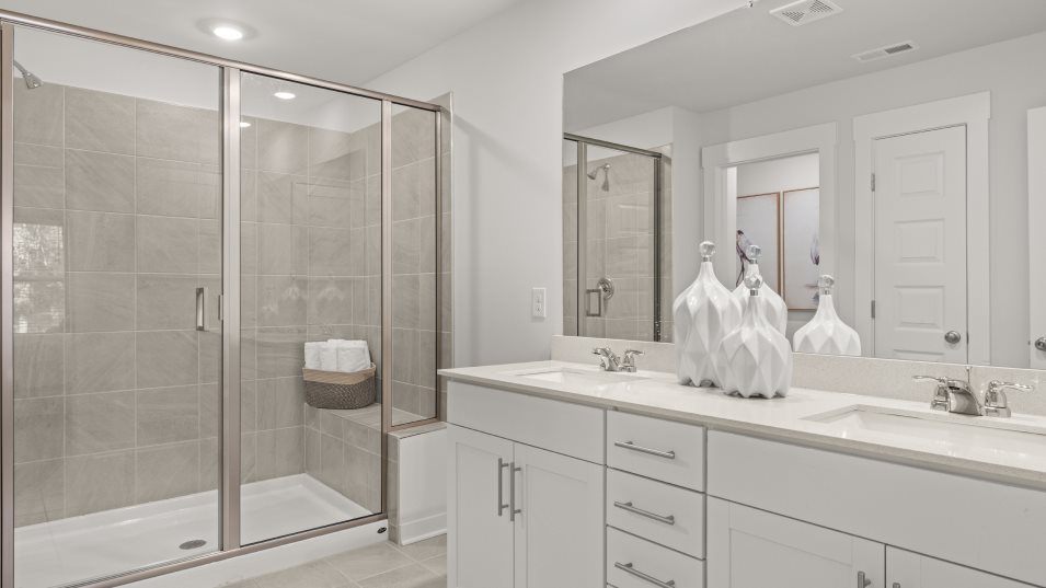 Mayflower Owners Suite bathroom