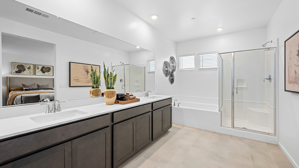 2770 Alice Owners Bath 1of2 F2 Base2