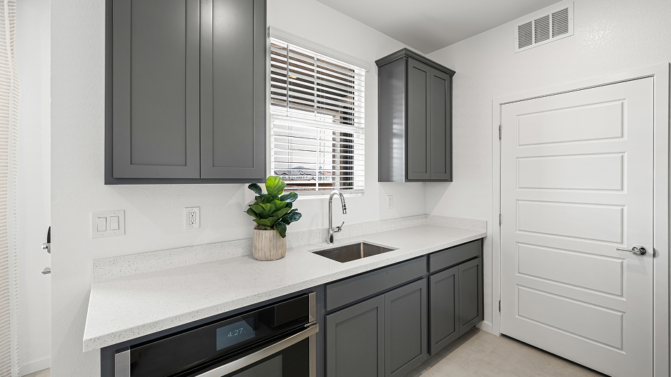 3335 Greg NG Kitchenette 1of2 F1