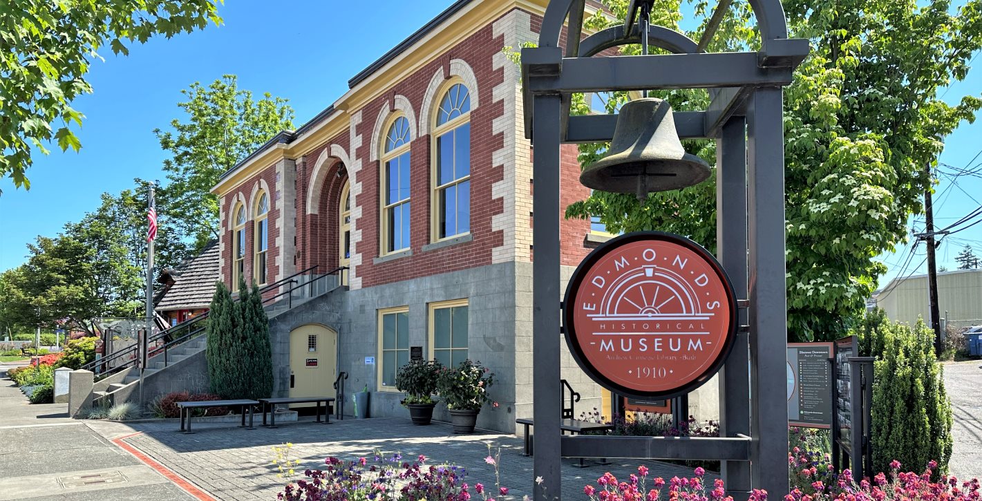 Welcome sign outside the Edmonds Historical Museum