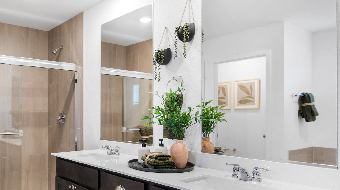 2213 Hazelwood Owners Bath 2of3 F2 Base3