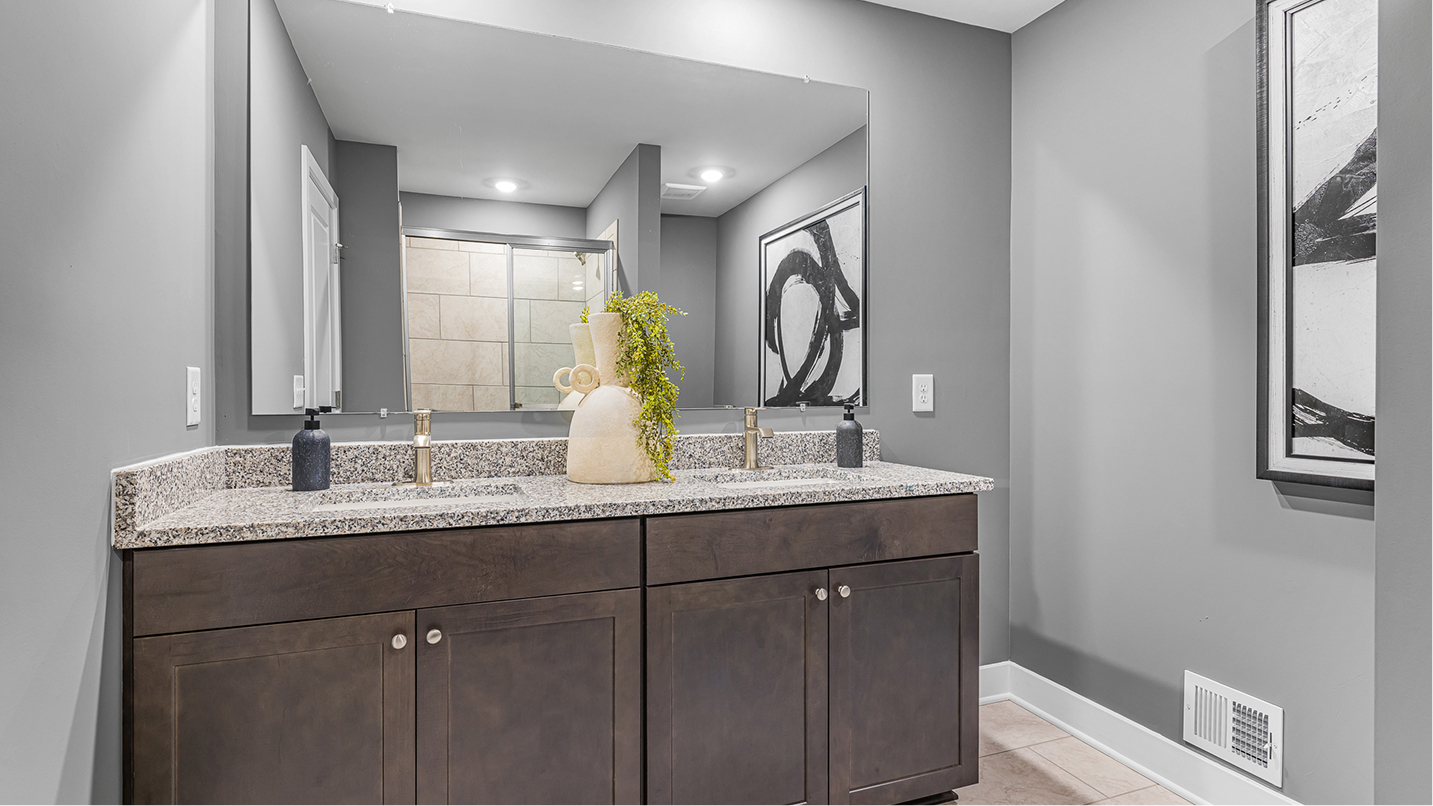 2279 Elmwood Owners Bath 1of2 F3 091625
