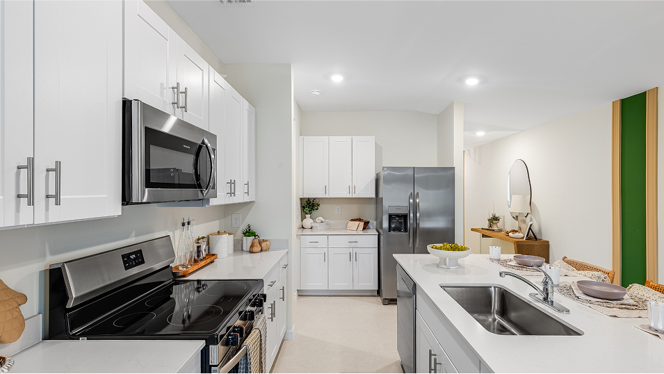 Florida CORE L002 Belmont Kitchen 3of4 F1 Base6 8 8 25