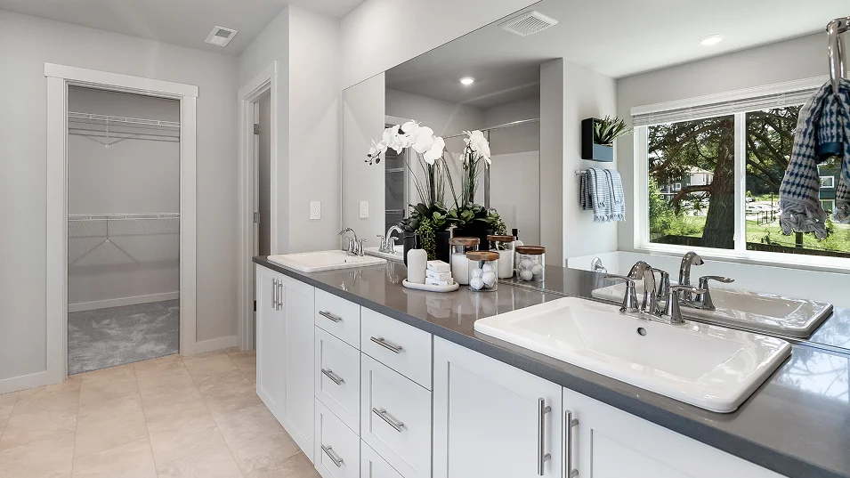 2350 Jade Owners Bath 1of2 F2