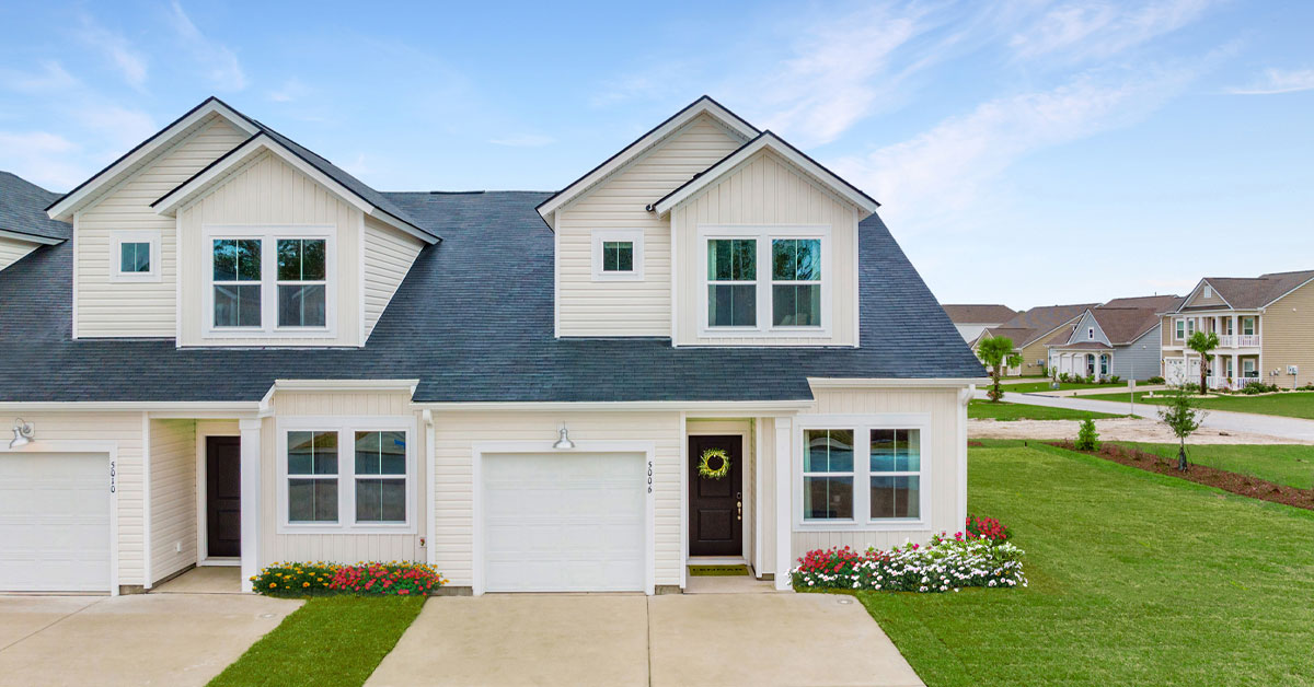 Townhomes Blakely Exterior Flowers 1200x628