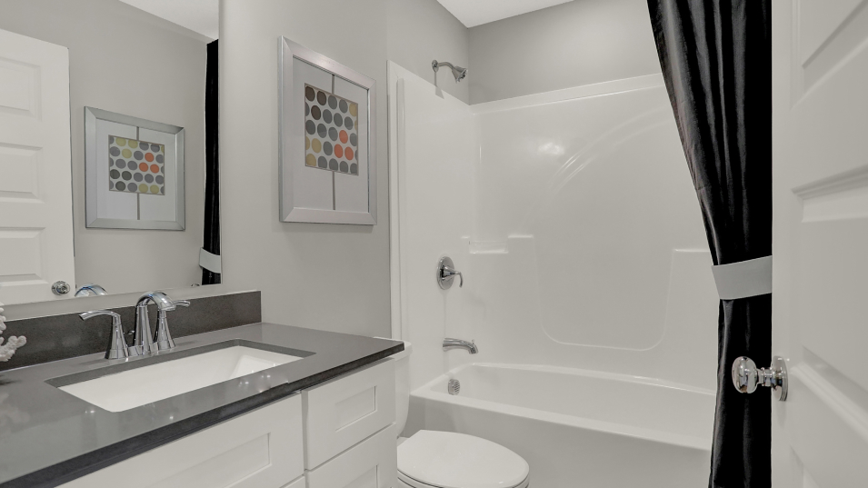 5776 Foxhall Bath2 F3