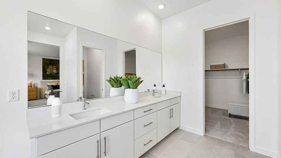 4001 Leighton Owners Bath 2of2 F1 Base3