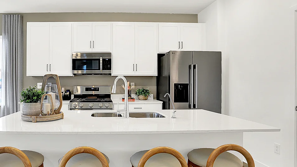 4233 Briarwood Kitchen 2of3 F1 Base2