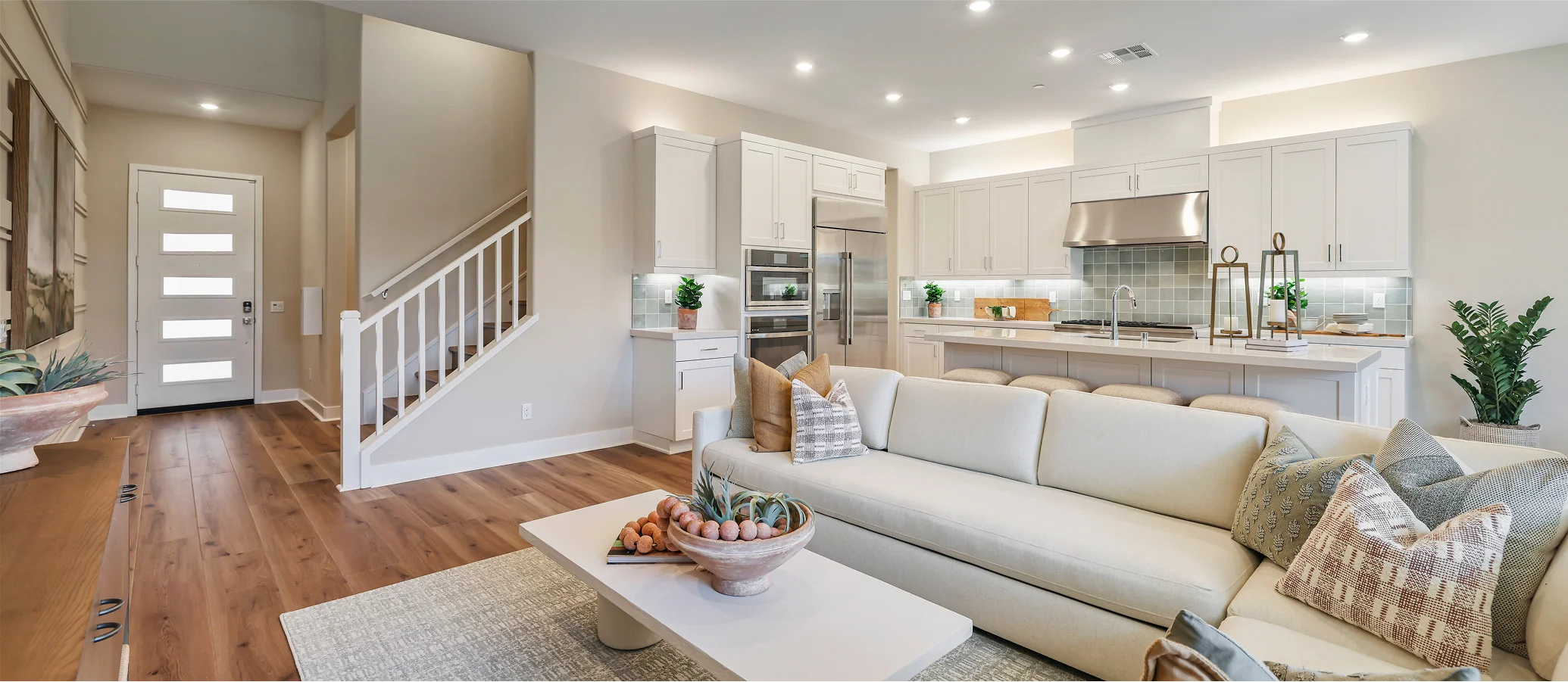 Ridgeview Metro Heights Res2 A Living 3of5 F1